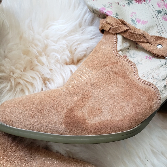 Santa Fe Co. Floral Suede Leather Western Boots - Picture 8 of 8